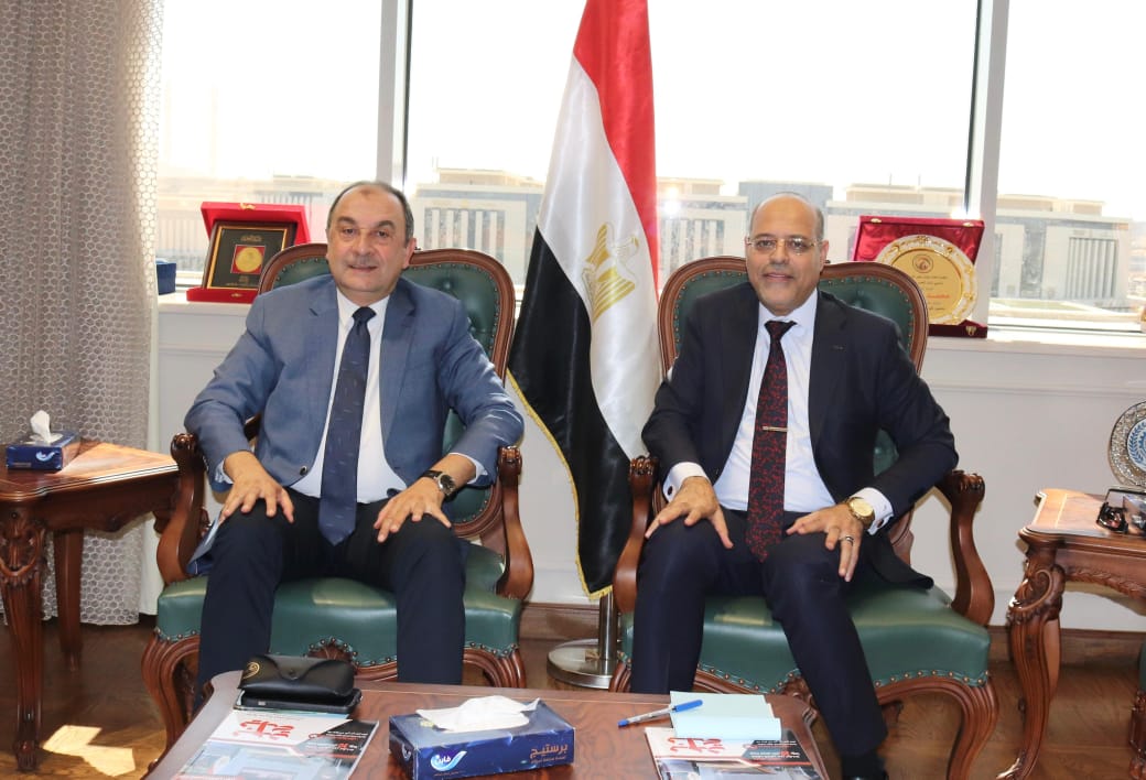وزير القوى العامله 